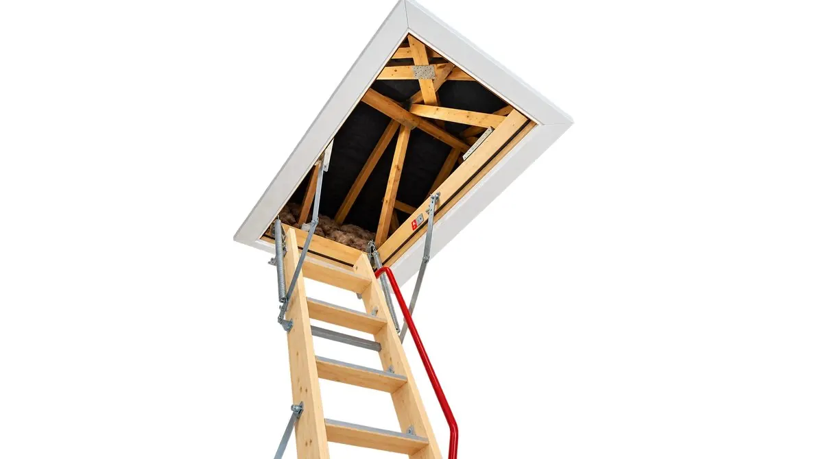 Metal loft ladder fitted in a loft hatch
